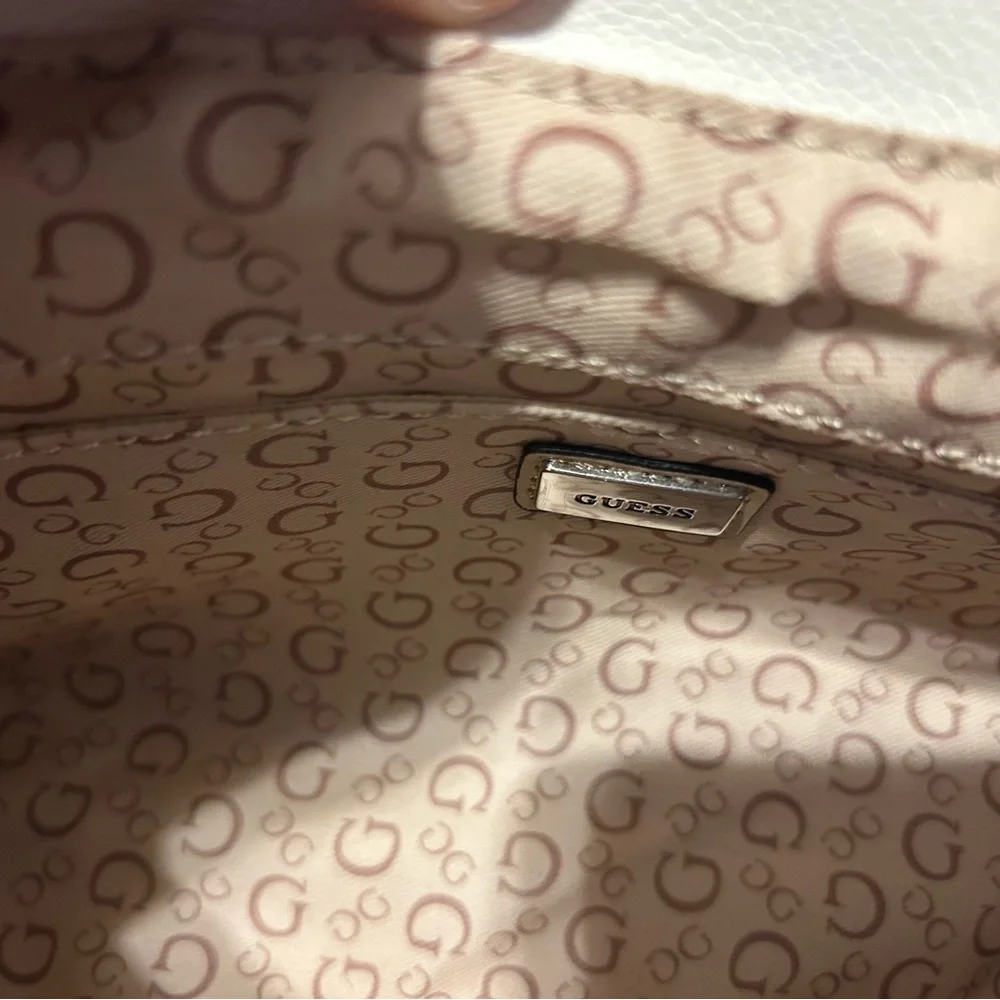 Guess Los Angeles bag with silver tone hardware - Picture 6 of 7
